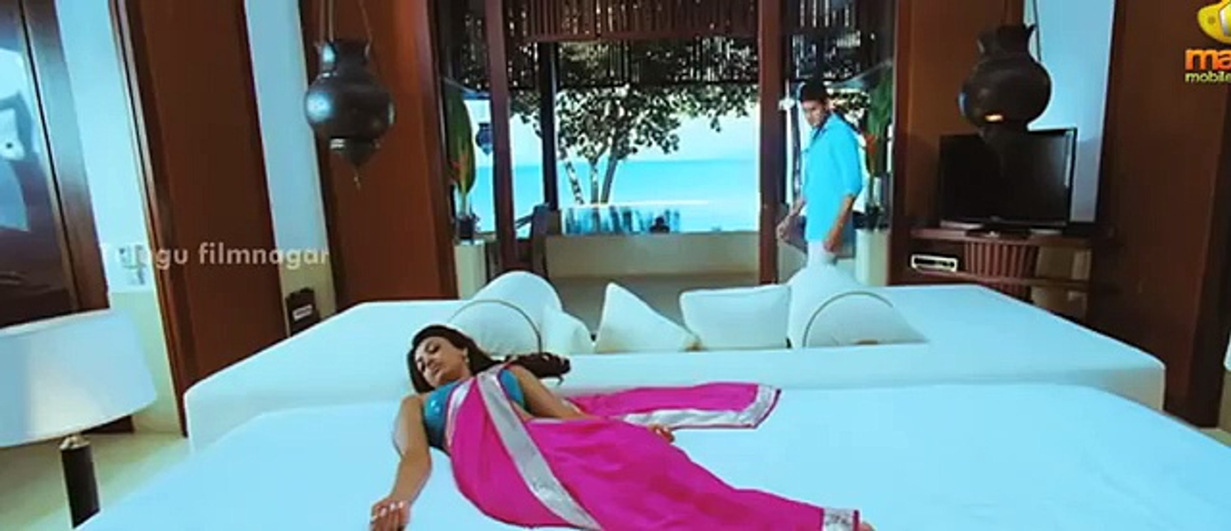 Kajal Agarwal Navel in Saree Hot Lip Lock Kiss Scene HD - video Dailymotion