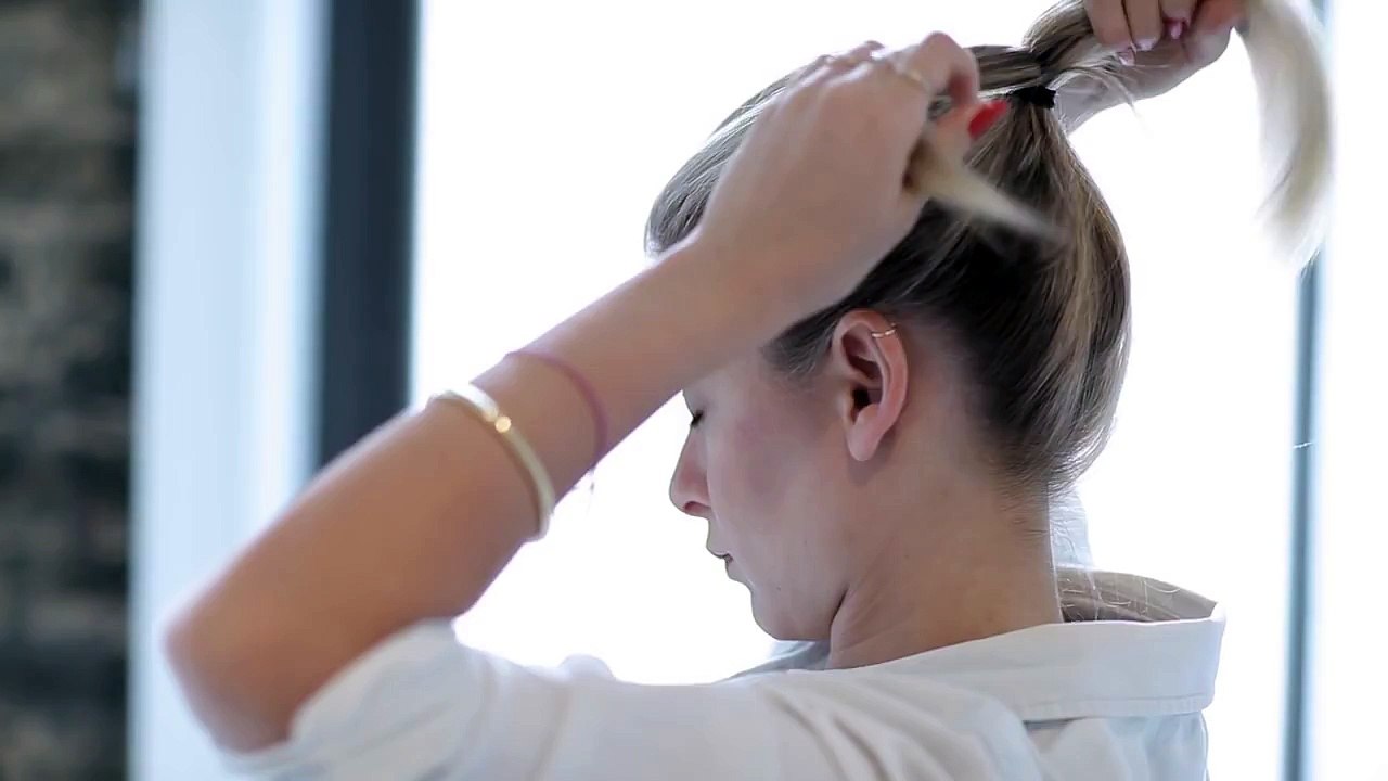 The Bump - Easy Looped High Ponytail by Lo Bosworth