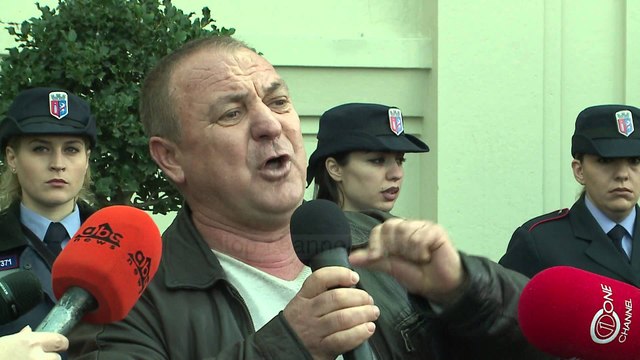 Tiranë, protestë e tregtarëve kundër taksave të Bashkisë - Top Channel Albania - News - Lajme