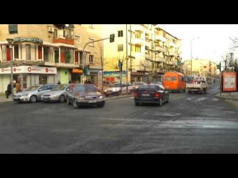 Furgonat që tranportojnë fëmijët në shkolla me ngjyrë portokalli- Ora News- Lajmi i fundit-