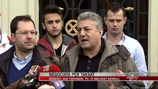 Tregtarët dhe Bashkia, negociata për taksat - News, Lajme - Vizion Plus