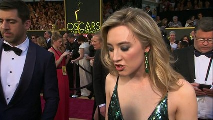 OSCARS 2016: Saoirse Ronan's broken finger causing her pain