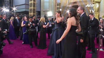 Stars show love for DiCaprio on red carpet