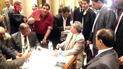 أول تعليق من توفيق عكاشة بعد ضربه بـ 'الجزمة' في مجلس النواب_HD