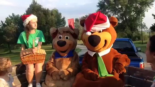 yogi Bear and Boo Boo - On a Hay Ride - Christmas at the JellyStone Park Toronto