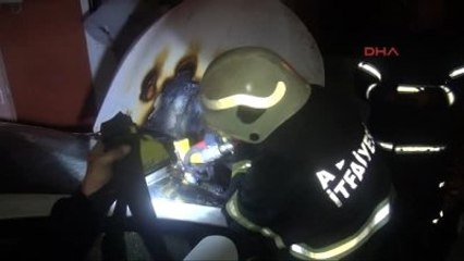 Adana- Aynı Sokakta 5 Aracı Kundakladılar