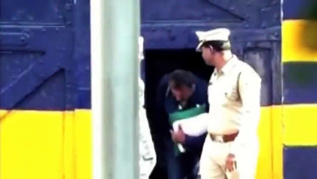 Actor Sanjay Dutt Released from Yerwada Jail, Salutes National Flag Before Leaving