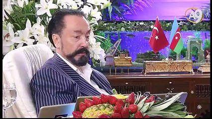 Münafık sürekli ahlaksızlık ve oyun düşünür.