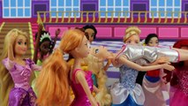 Frozen Elsas Wedding To Hans with Anna Disney Princesses & Villains. DisneyToysFan