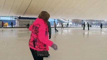 Катание на коньках. Минск. Замедленная съемка.