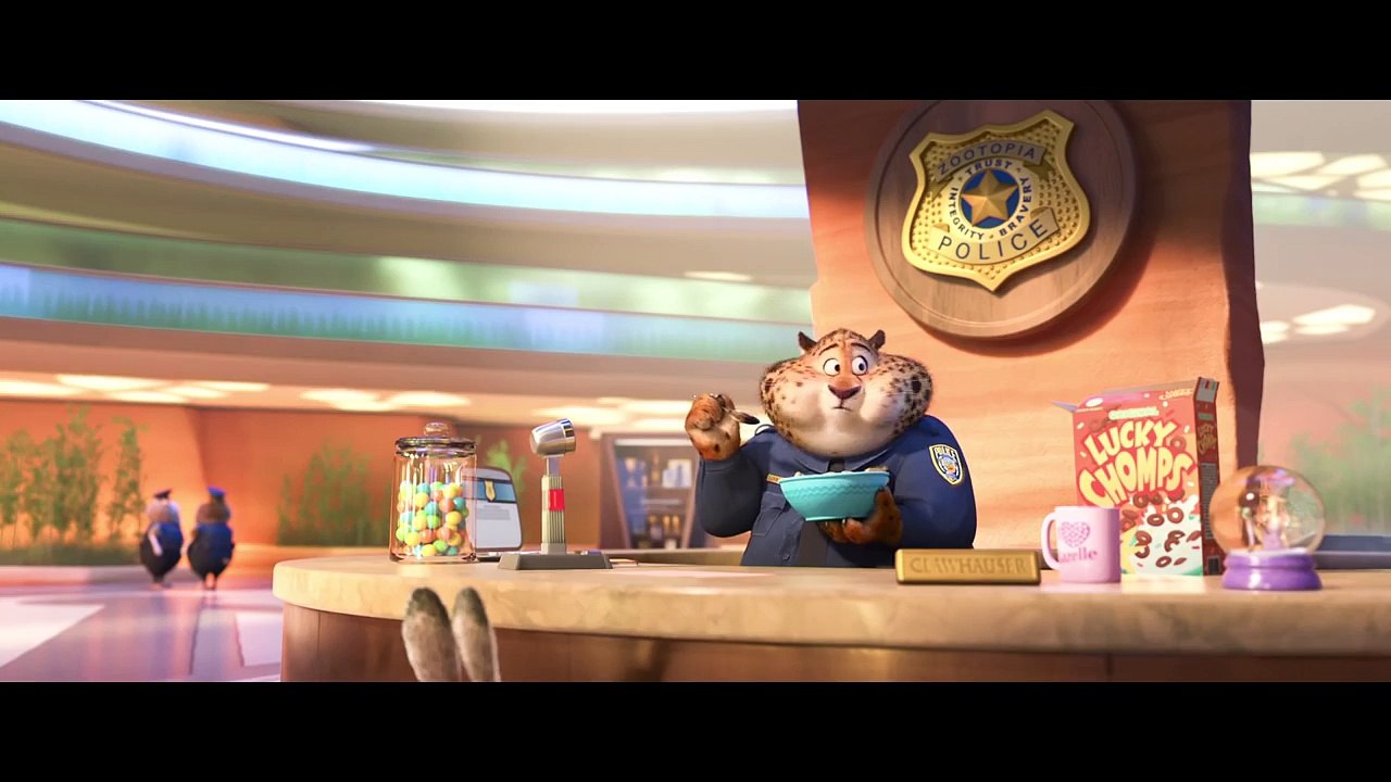 "Meet Clawhauser" Clip - Zootopia