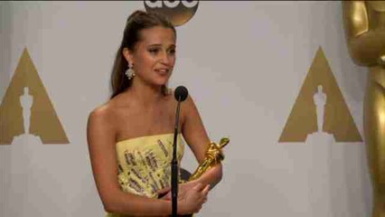 Alicia Vikander, agradecida por el Óscar a mejor actriz de reparto