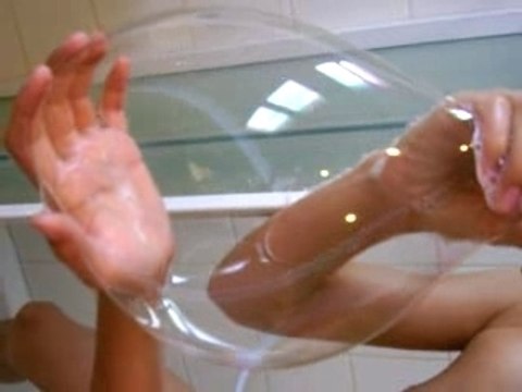 La plus grande bulle de savon du monde - Vidéo Dailymotion