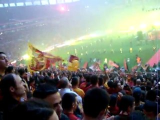 Deli gibi sevmek ruhumuzda var  ❤