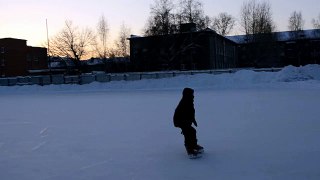 Движение на коньках спиной вперед | Школа свободного фигурного катания #4