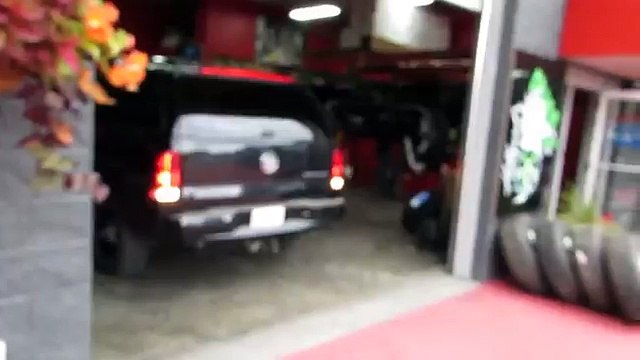 HILLYARD RIM LIONS 2006 CADILLAC ESCALADE RIDING ON 17 INCH CUSTOM RIMS & TIRES