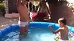 Ребенок учится плавать! The child learns to swim!