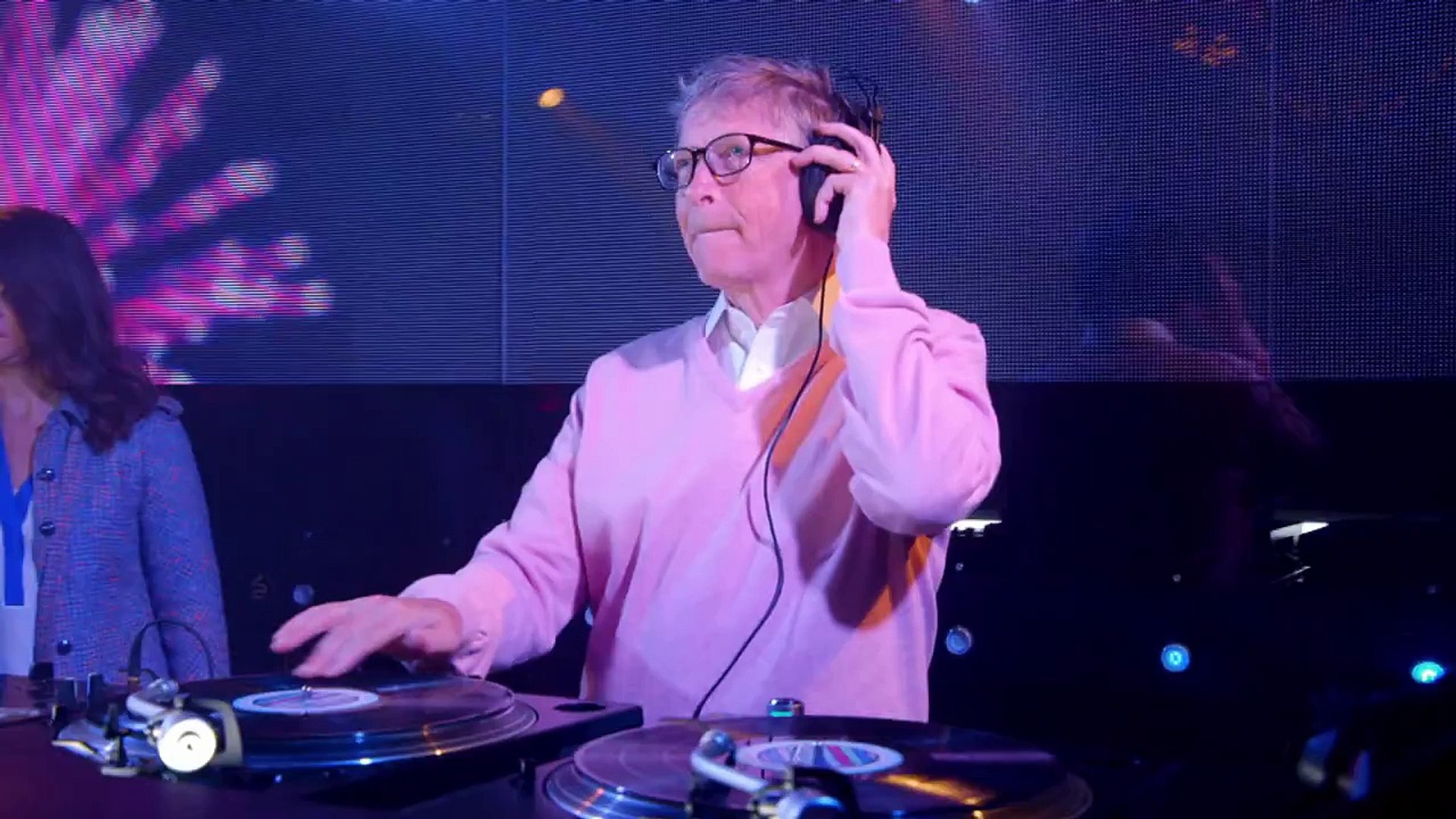 ⁣Bill Gates DJ'lik Yaptı