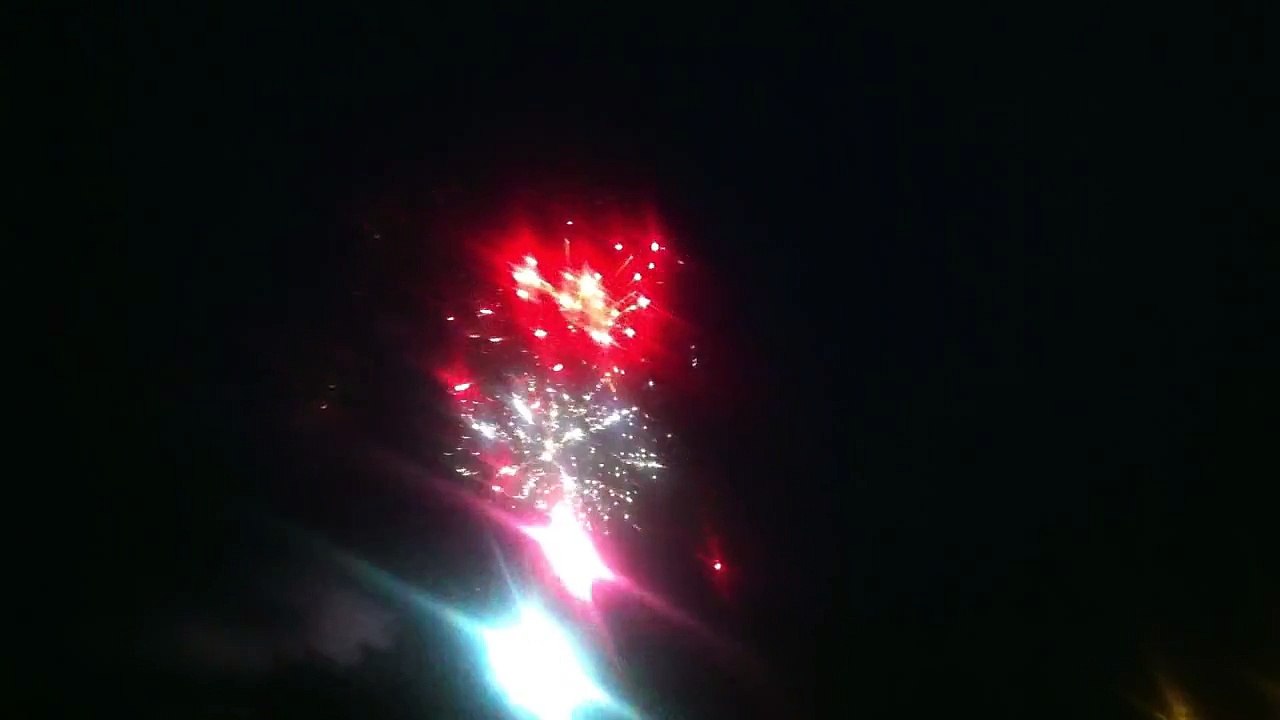 Салют на рыбалке после литра выпитого рома