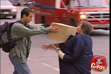 Relax Daily_Funniest Four Hands Prank