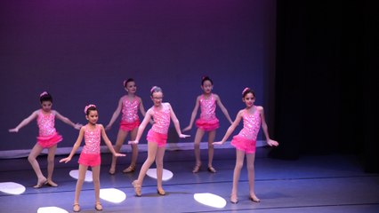 Michelle Nhảy Điệu "Tap: Surf Surf Crazy"