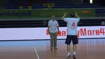 Voleybol İçin Bir Gün Daha" Etkinliklerinde 4 Binden Fazla Kişi Sahaya Çıktı