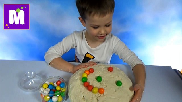 Мистер Макс и Мега огоромная 7 кг жвачка из бабл гам делаем жвачку и смайлик Giant Gum from bubble gum