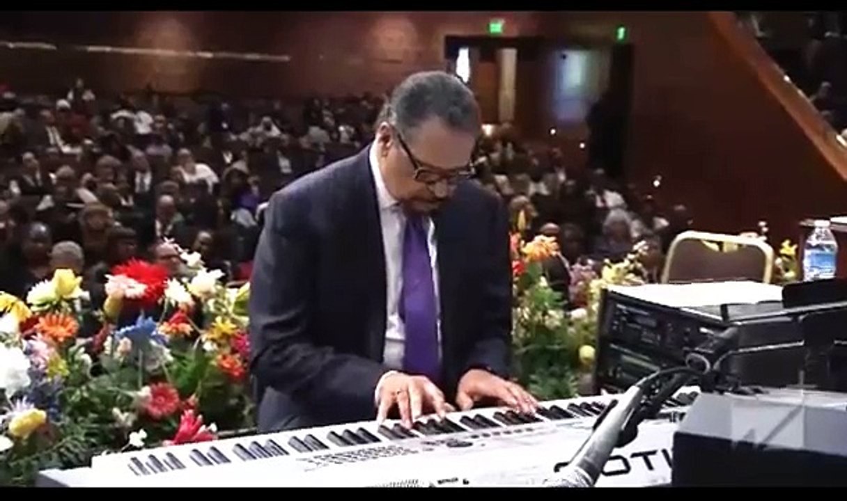 Richard Smallwood at Pastor Andrae Crouch Homegoing