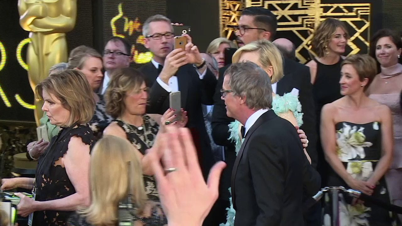 Filmstars glänzen bei Oscars in spektakulären Roben