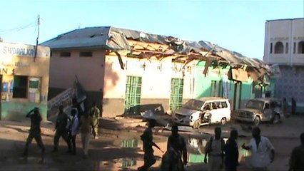 At least 30 killed in Somalia restaurant bombings
