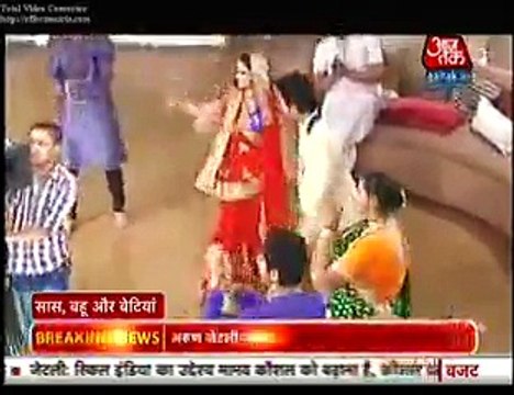 Dharam ko kisi aur ke Saath Garba Khelte Dekh Meera ko Hui Jalan 29th February 2016 Saath Nibhaana Saathiya