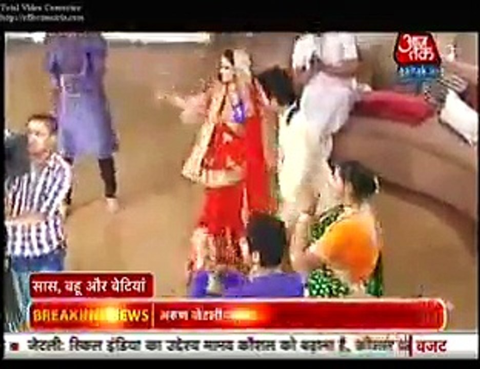 Dharam ko kisi aur ke Saath Garba Khelte Dekh Meera ko Hui Jalan 29th February 2016 Saath Nibhaana Saathiya