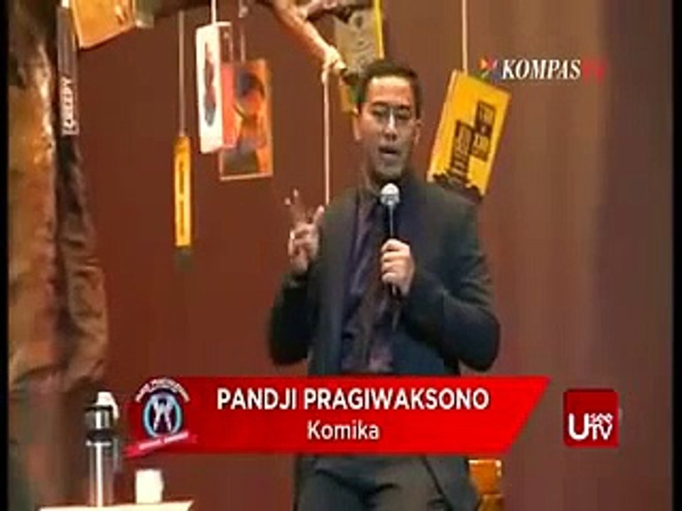 Stand Up Comedy Pandji Pragiwaksono - Mesakke Bangsaku part 5
