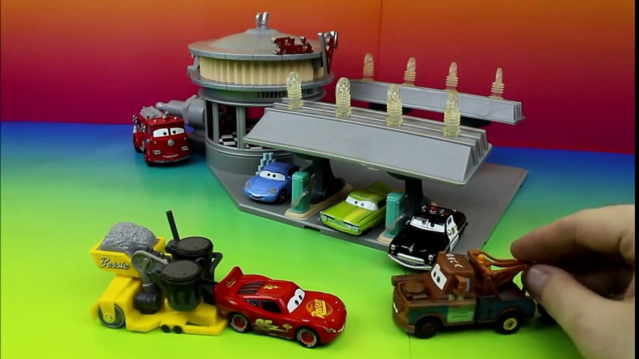 Disney Pixar Lightning McQueen & Mater Have Fun with Collossus XXL Screaming Banshee & DJ