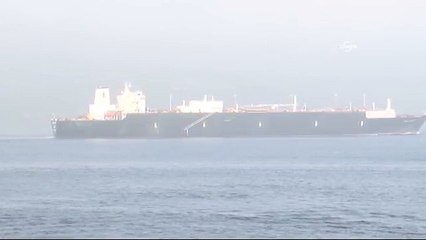 Dev tankerin geçişi sırasında Çanakkale Boğazı kapatıldı