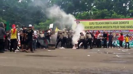 Selesai Pendidikan Brigadir, Polisi Simulasi "Menyerang"
