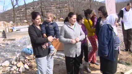 Familja e pastrehë. Tropojë, ndihma nga komuniteti pas djegies së shtëpisë