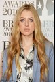 Ana s Gallagher 16 pays homage Seventies purple suit 2016 BRITs