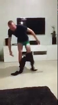 Как Одеть штаны без рук