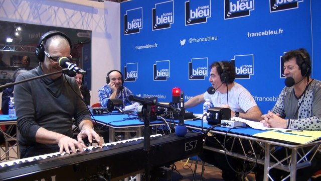 Les Chevaliers du Fiel chantent La Simca 1000 !