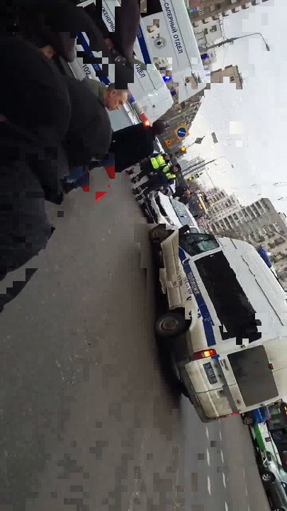 Moscou: Une nounou brandissant la tête d'un enfant décapité en pleine rue a été arrêtée!