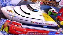 Hydro Wheels Splash n Race Boat Playset Cars 2 Yacht Side-by-Side Racing Water Toys Disney Pixar