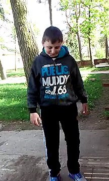 Придурку сняли штаны