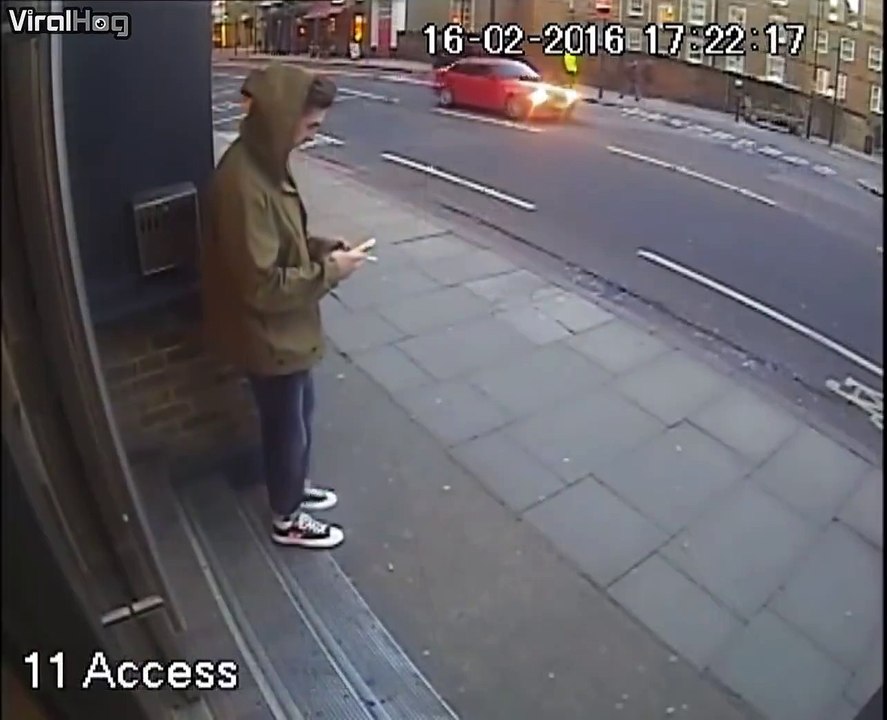 Guy on motorcycle steals 2 cellphones