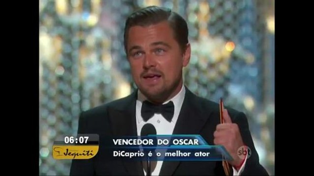 Leonardo DiCaprio leva o Oscar de melhor ator