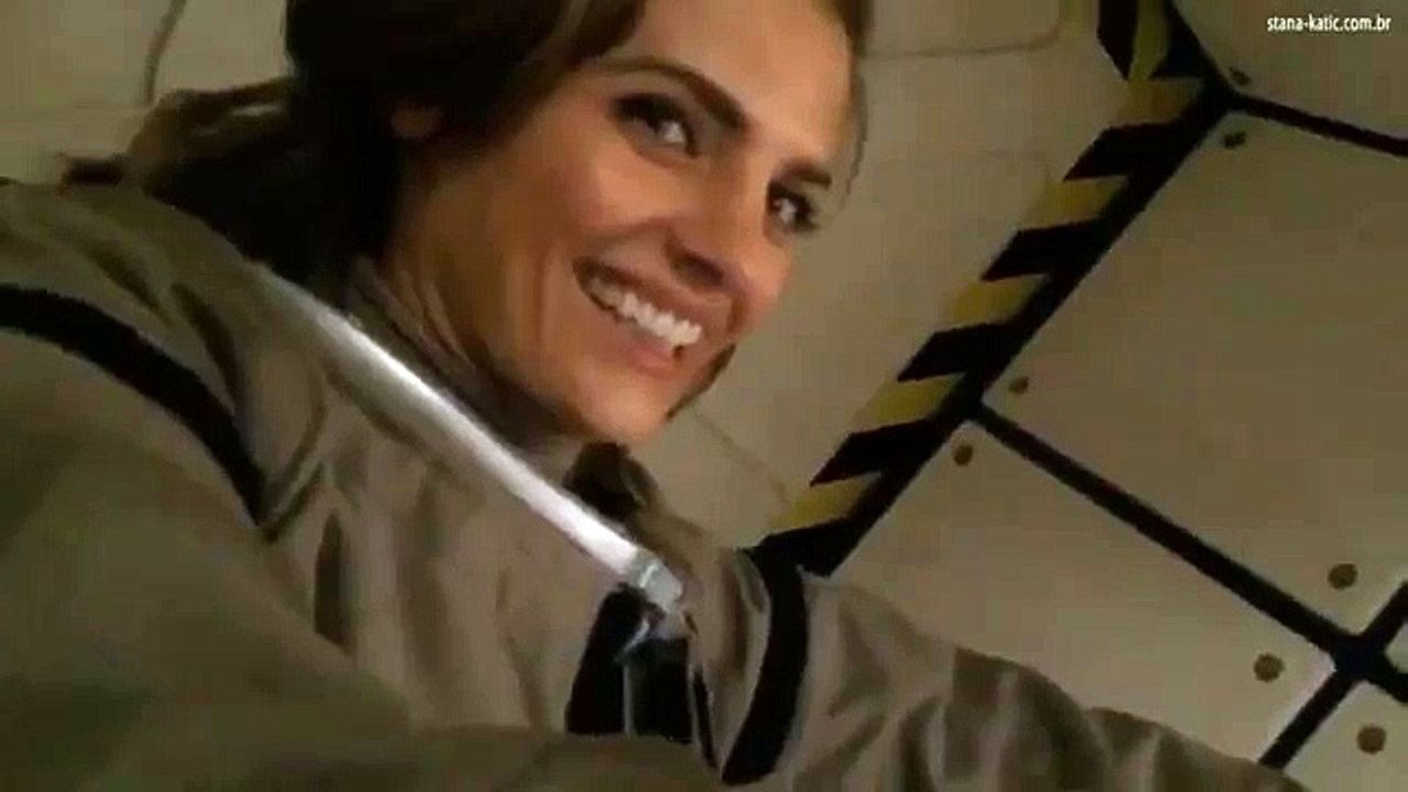 Castle 7.16 "The Wrong Stuff" BTS - Stana Katic on "zero gravity"