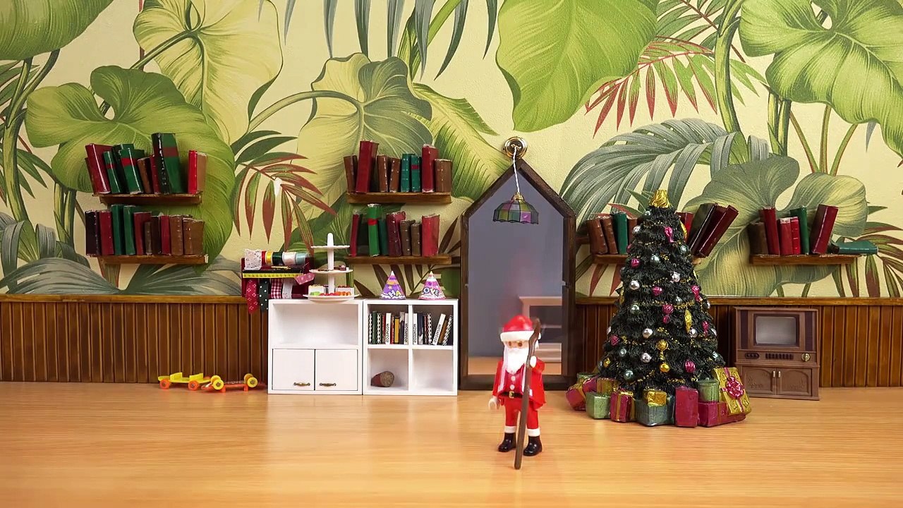 Anpanman opens Clay Christmas Presents_