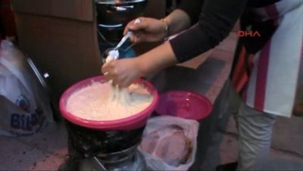 Artvin?de Kadınlar Lokma Dağıttı