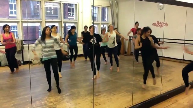 Gallan Goodiyaan -> Dance Routine - Dil Dhadakne Do - Beginner Choreography 2016 Bollywood