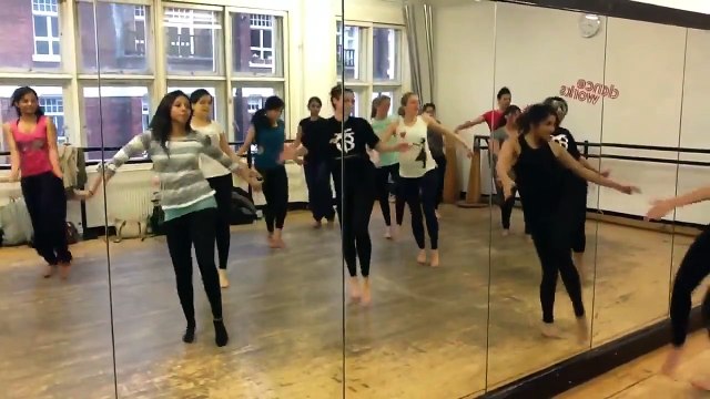 Gallan Goodiyaan -> Dance Routine - Dil Dhadakne Do - Beginner Choreography 2016 Bollywood